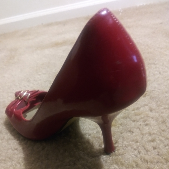 Shoe - Picture 2 of 7